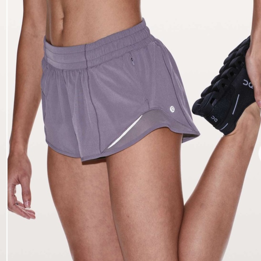Lululemon Hotty Hot Short II *2.5" Size 4